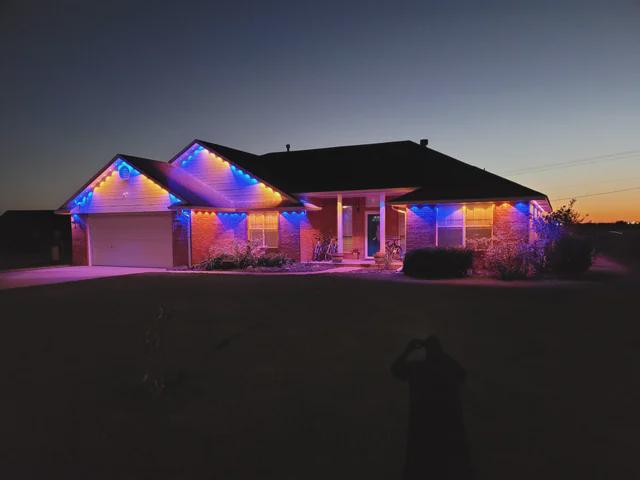 Permanent roofline lights in holiday colors